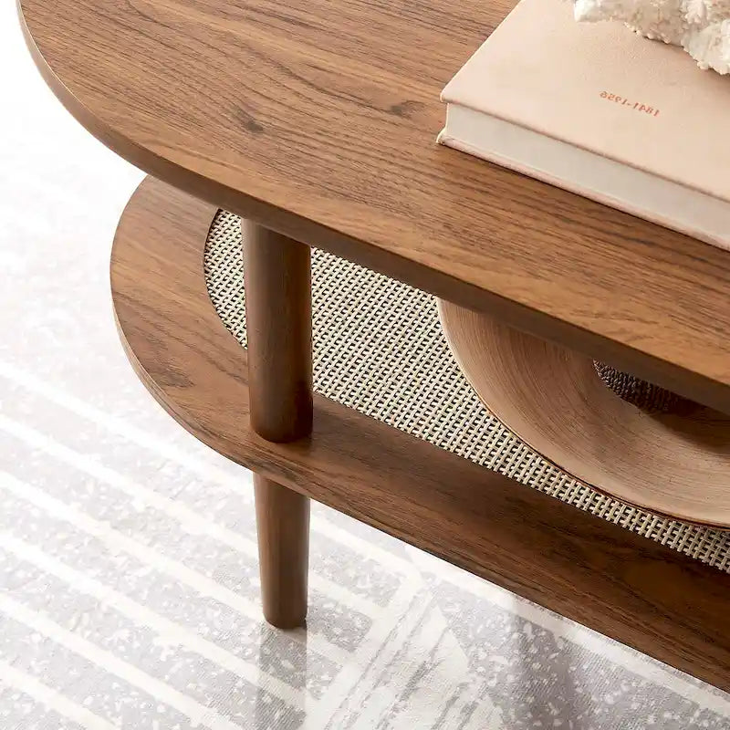 Table basse moderne en noyer avec étagère