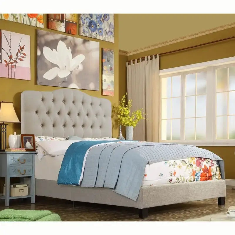 Curved Upholstered Button-tufted Platform Bed Frame