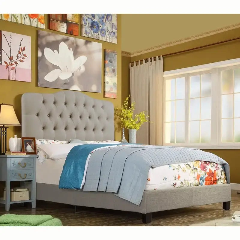 Curved Upholstered Button-tufted Platform Bed Frame